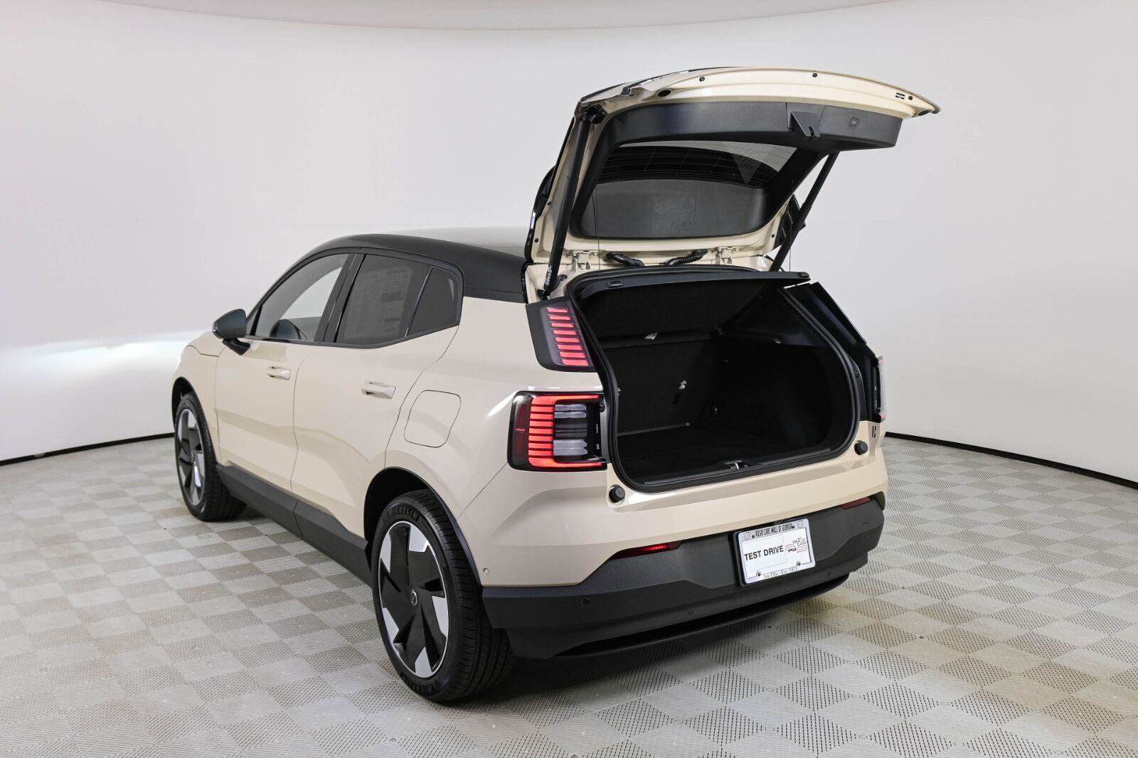 New 2026 Volvo EX30 Ultra w/ Protection Package AWD/4WD image 31
