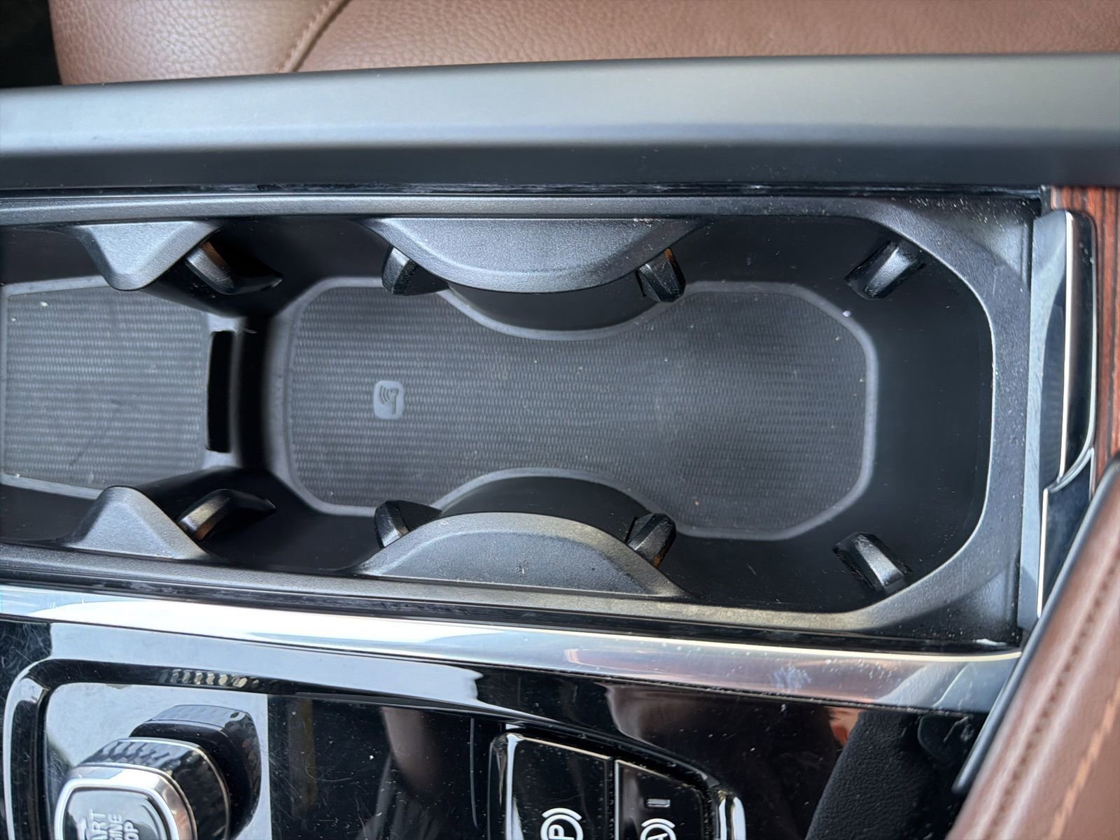 Certified 2025 Volvo XC60 T8 Plus w/ Protection Package Premier image 50