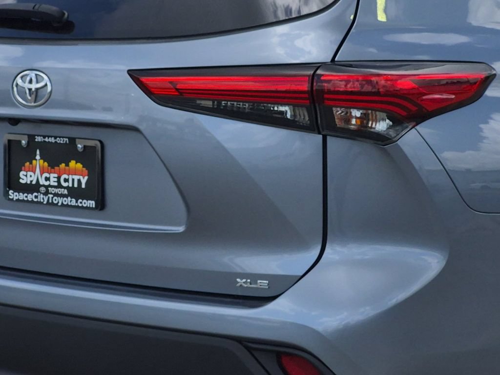 Used 2020 Toyota Highlander XLE FWD image 29