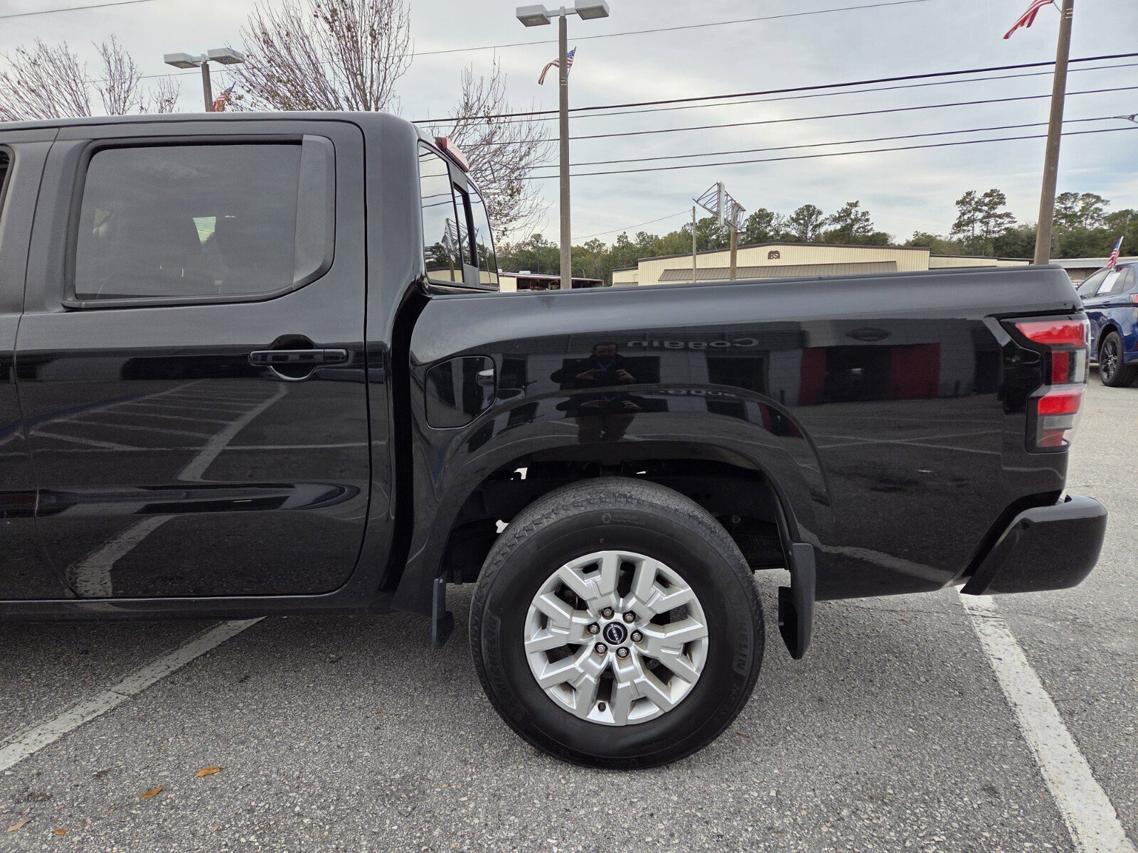 Used 2022 Nissan Frontier SV w/ SV Premium Package image 4