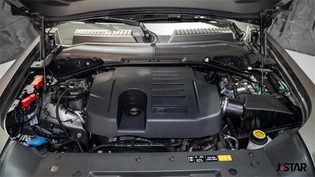 Used 2023 Land Rover Defender 110 X-Dynamic SE image 17