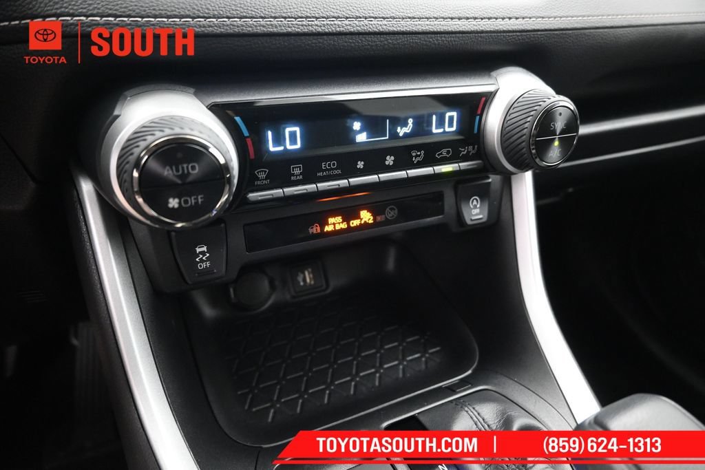 Used 2025 Toyota RAV4 XLE AWD/4WD image 19