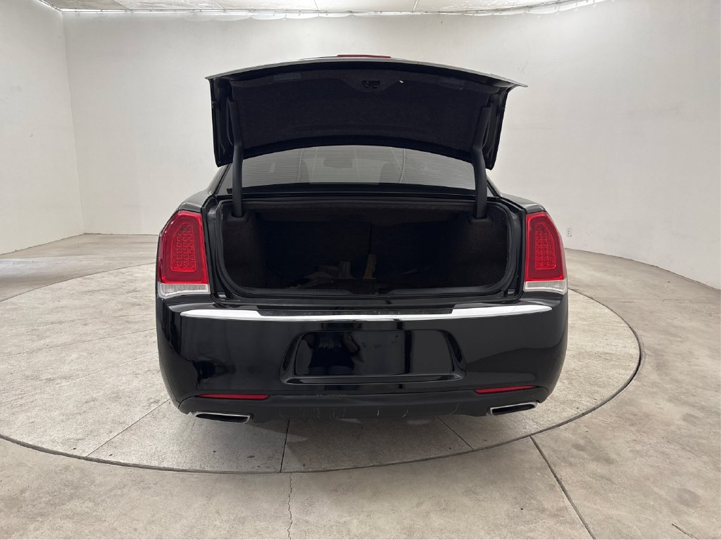Used 2018 Chrysler 300 Touring w/ Driver Convenience Group RWD image 27