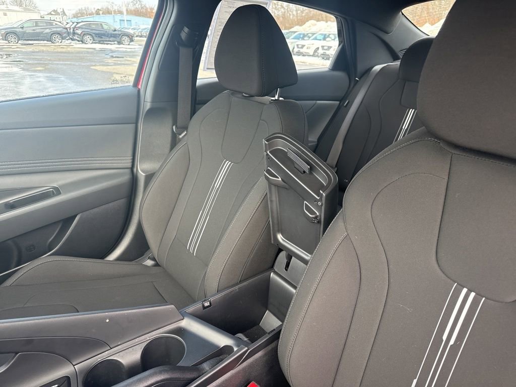 Certified 2025 Hyundai Elantra Sport image 29