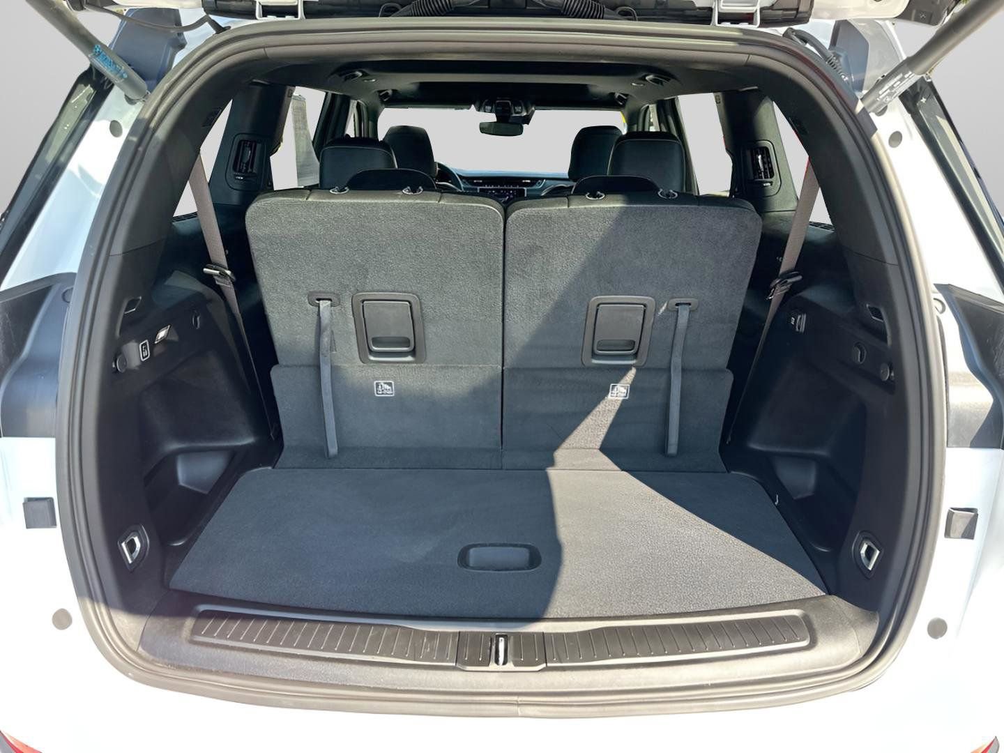 Used 2024 Jeep Grand Cherokee L Altitude RWD image 8