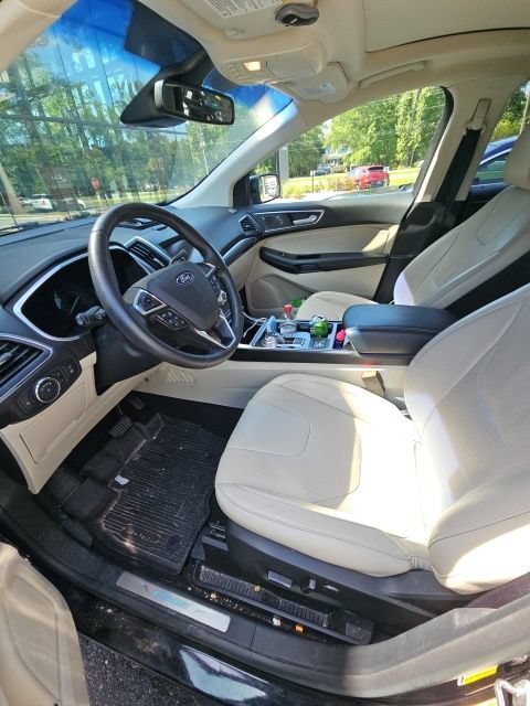 Used 2019 Ford Edge Titanium w/ Equipment Group 301A FWD image 8