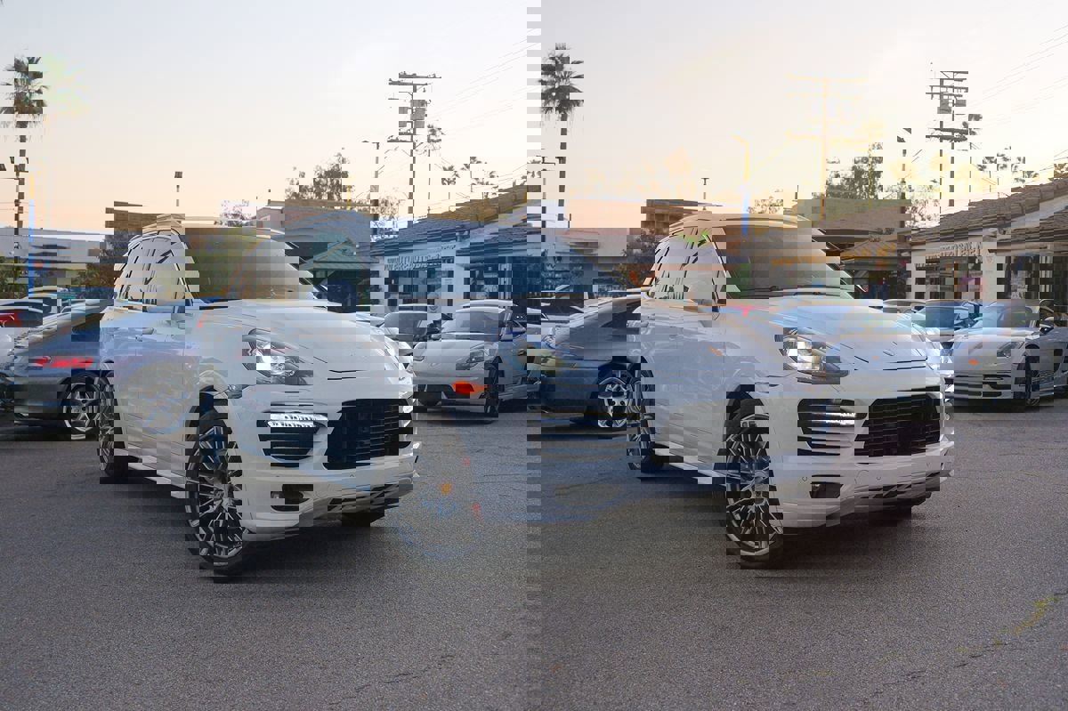 Used 2014 Porsche Cayenne GTS image 3