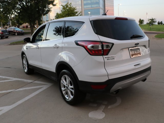 Used 2017 Ford Escape SE w/ SE Cold Weather Package AWD/4WD image 5