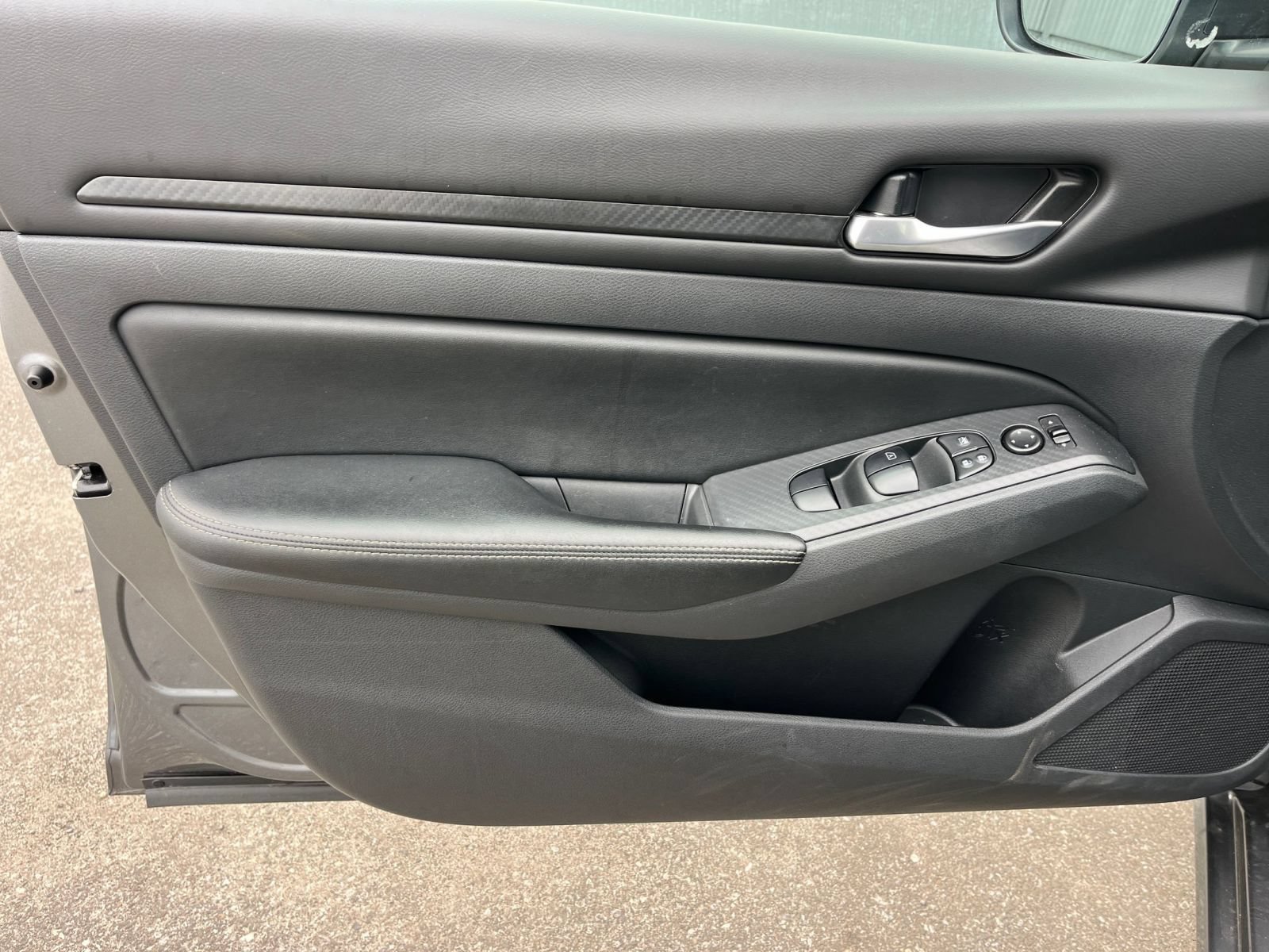 Used 2025 Nissan Altima 2.5 SV FWD image 18