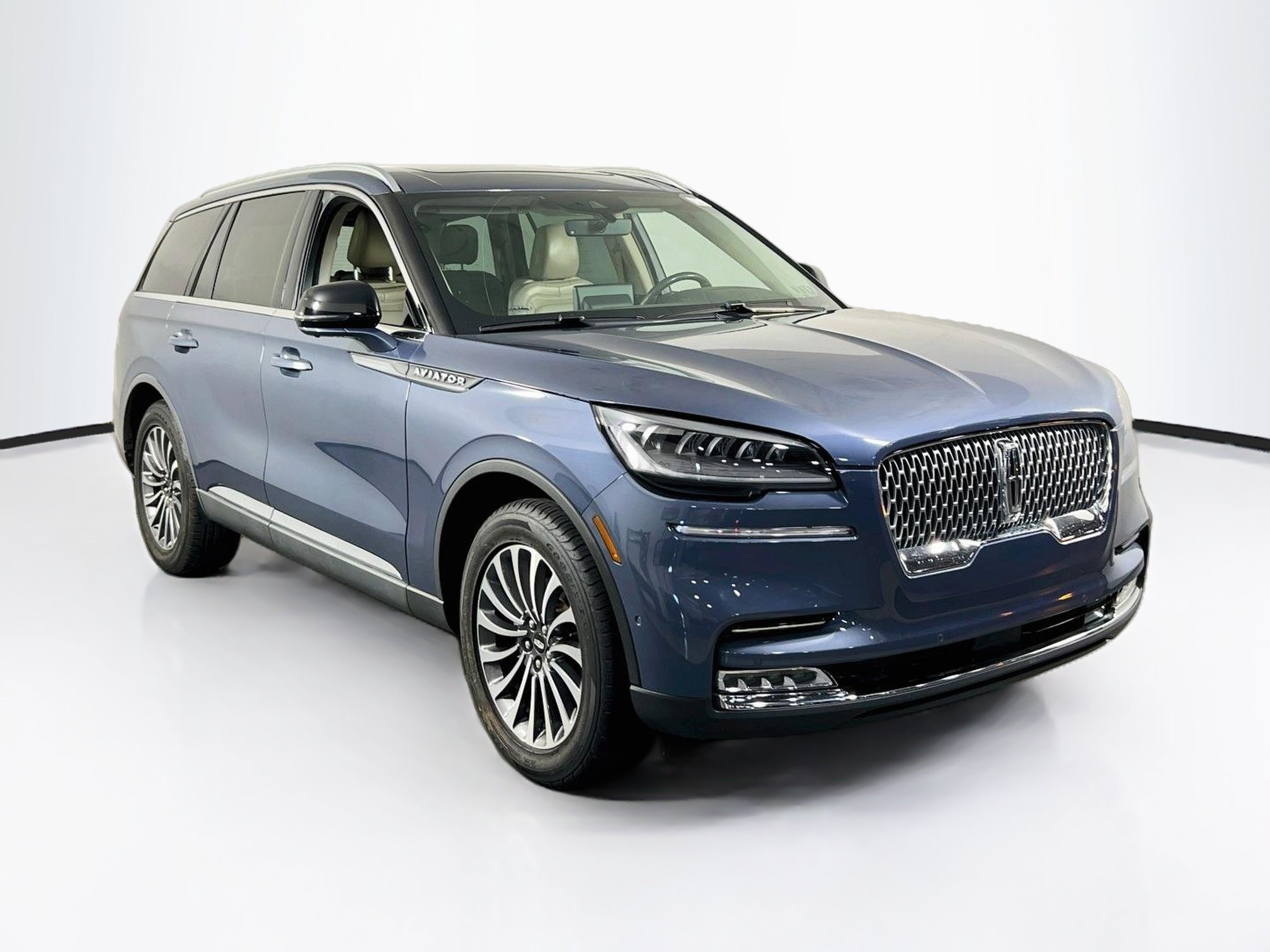 Used 2021 Lincoln Aviator Reserve w/ Equipment Group 201A AWD/4WD image 3