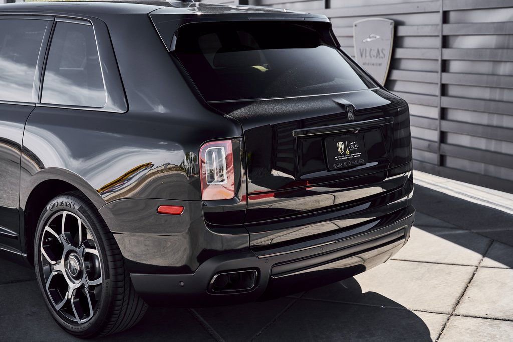 Used 2022 Rolls-Royce Cullinan Black Badge w/ Dark Exterior Package image 12