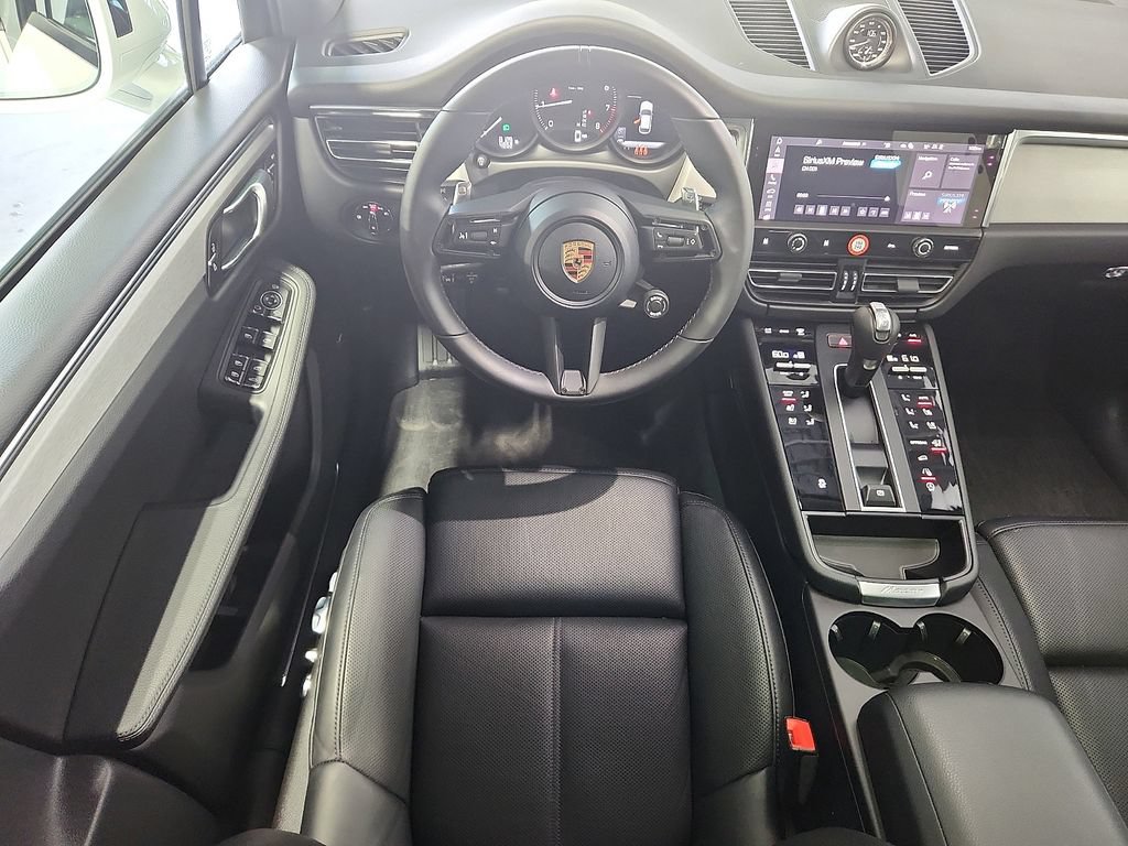 Used 2026 Porsche Macan AWD/4WD image 12