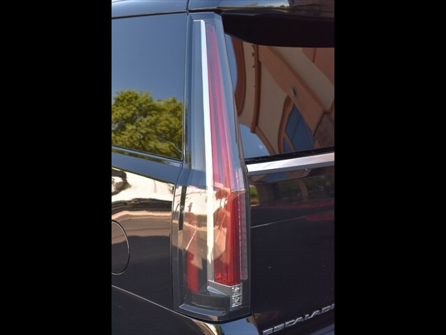 Used 2017 Cadillac Escalade Platinum AWD/4WD image 52
