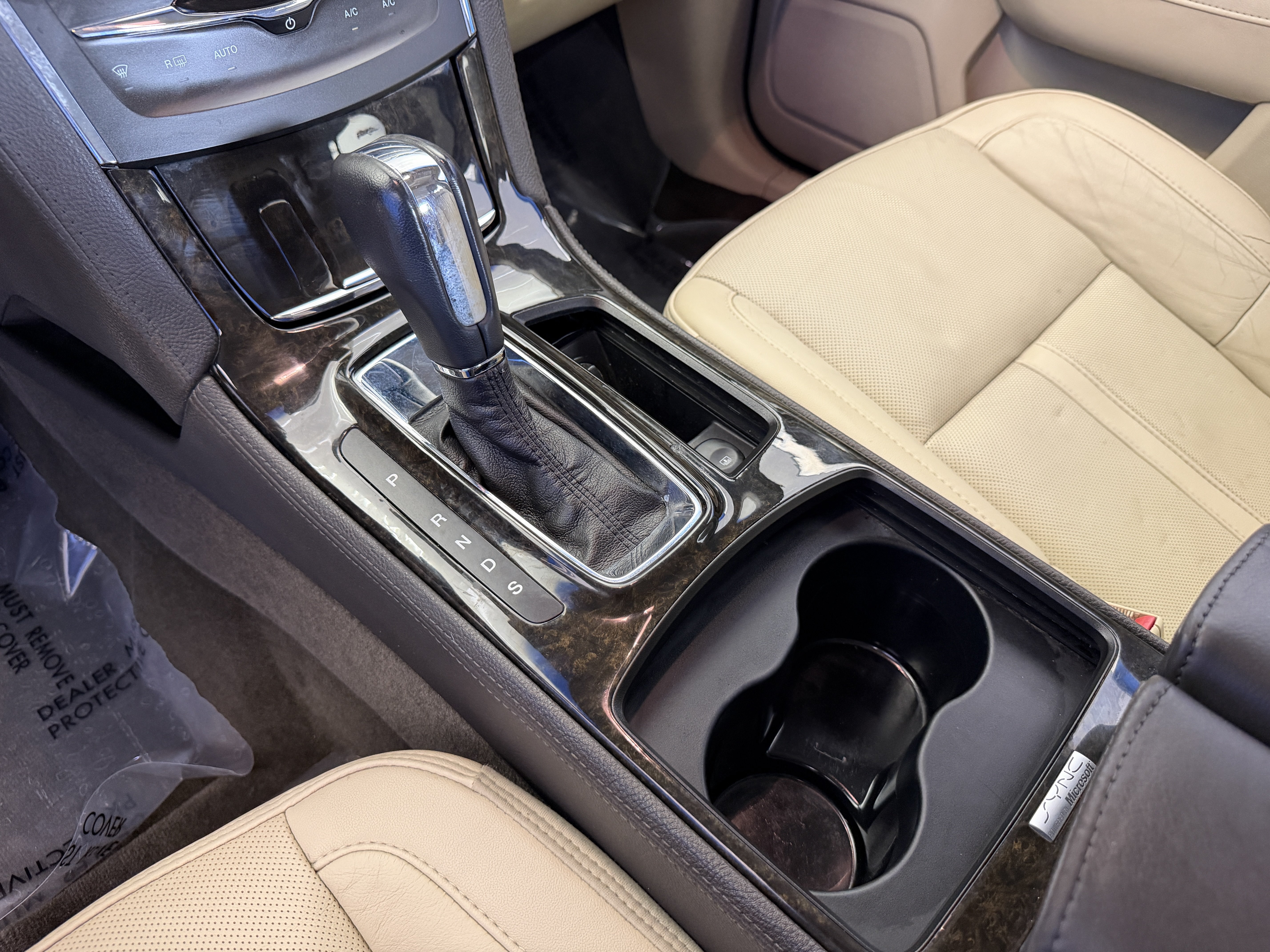 Used 2014 Lincoln MKS w/ Equipment Group 101A FWD image 23