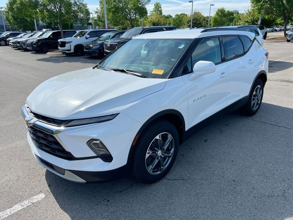 Certified 2025 Chevrolet Blazer LT w/ Convenience Package FWD image 1