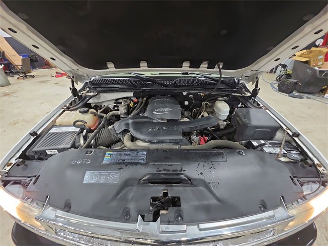 Used 2004 Chevrolet Suburban LS image 28