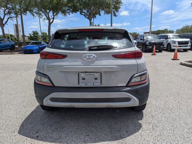 Used 2022 Hyundai Kona SE image 7
