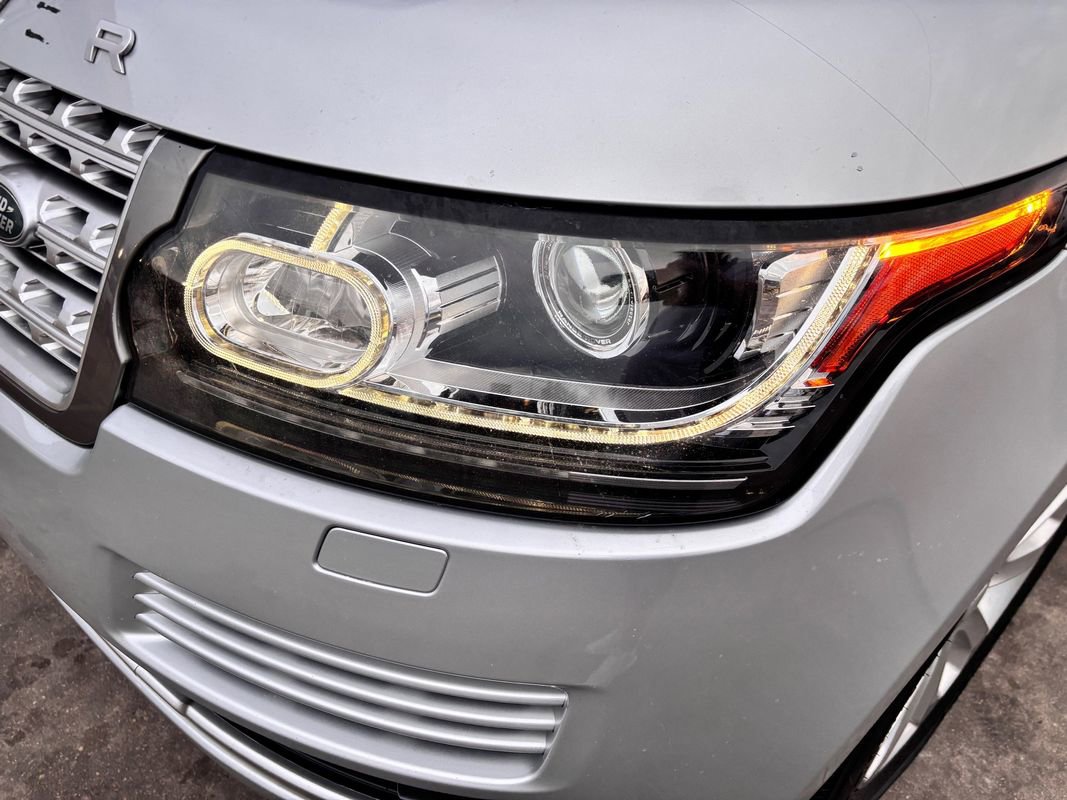 Used 2017 Land Rover Range Rover HSE image 14
