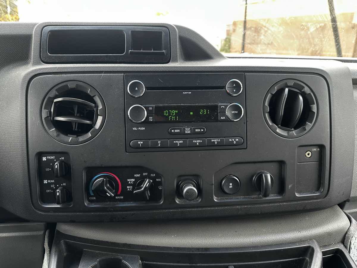 Used 2009 Ford E-150 and Econoline 150 XLT image 24