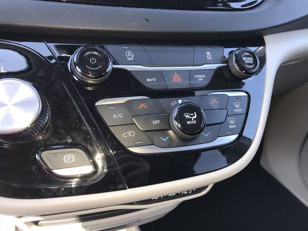 Used 2024 Chrysler Voyager LX image 18