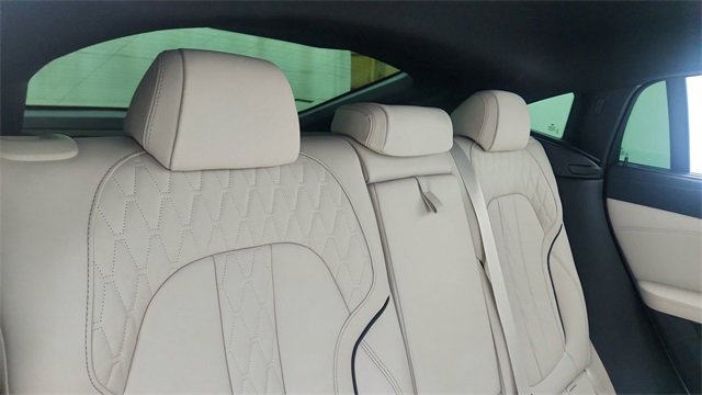 Used 2023 BMW X6 xDrive40i w/ Executive Package image 27