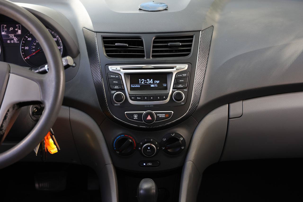Used 2017 Hyundai Accent SE FWD image 33