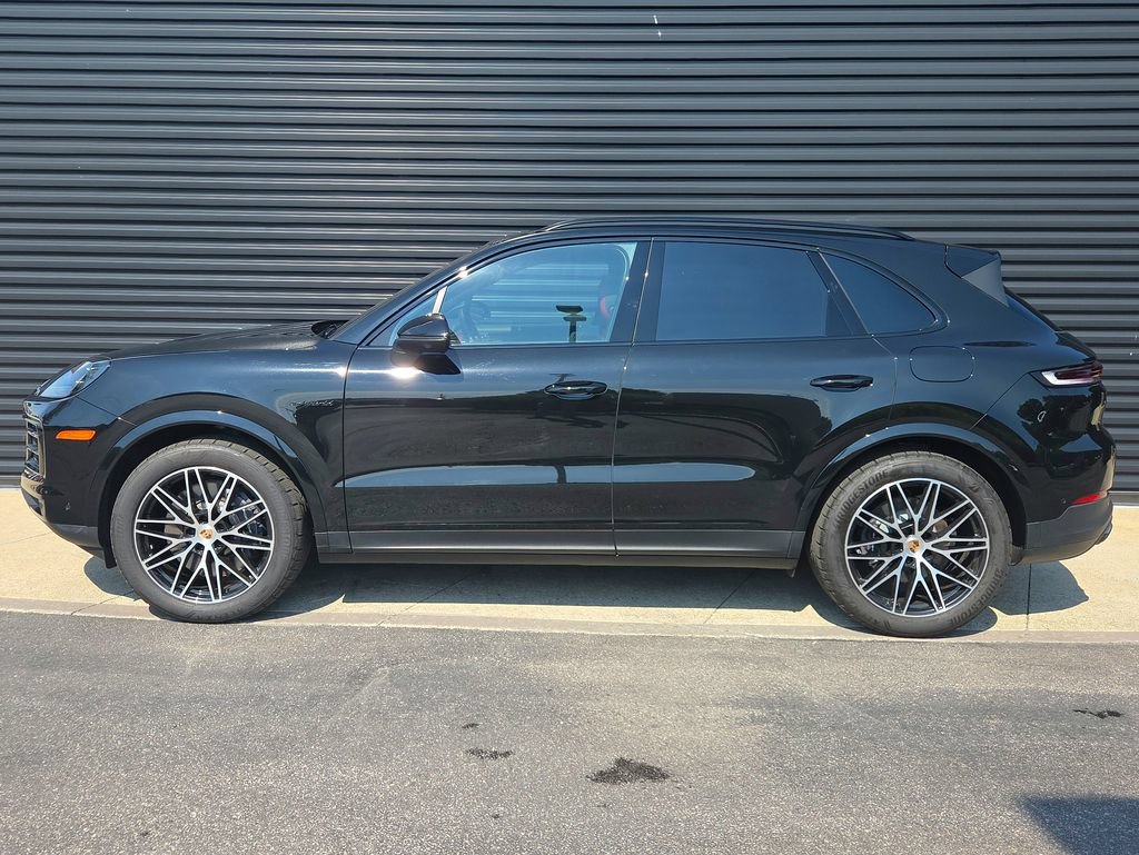 Certified 2025 Porsche Cayenne E-Hybrid AWD/4WD image 2