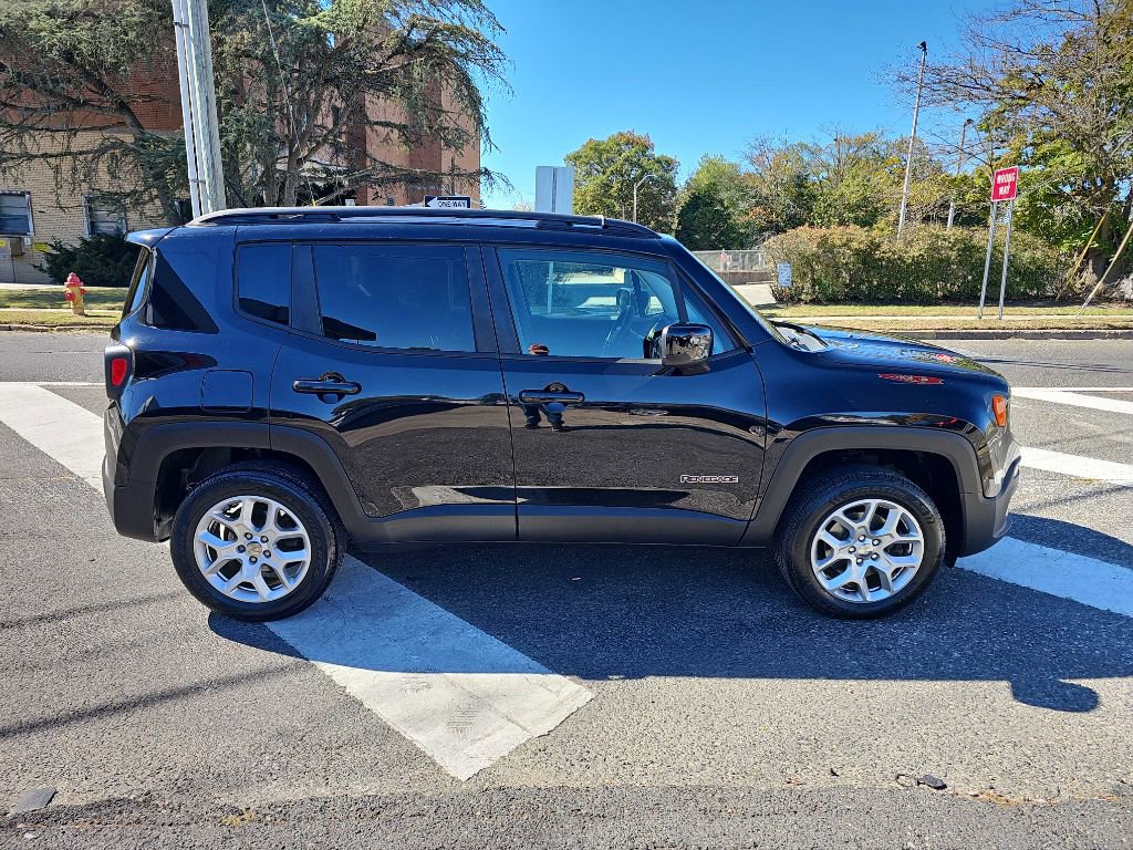 Used 2017 Jeep Renegade Latitude image 4