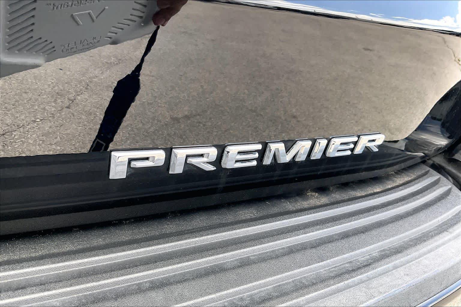 Used 2023 Chevrolet Suburban Premier AWD/4WD image 10
