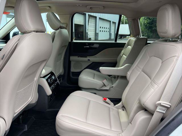 Used 2023 Lincoln Aviator AWD w/ Premium Package image 14