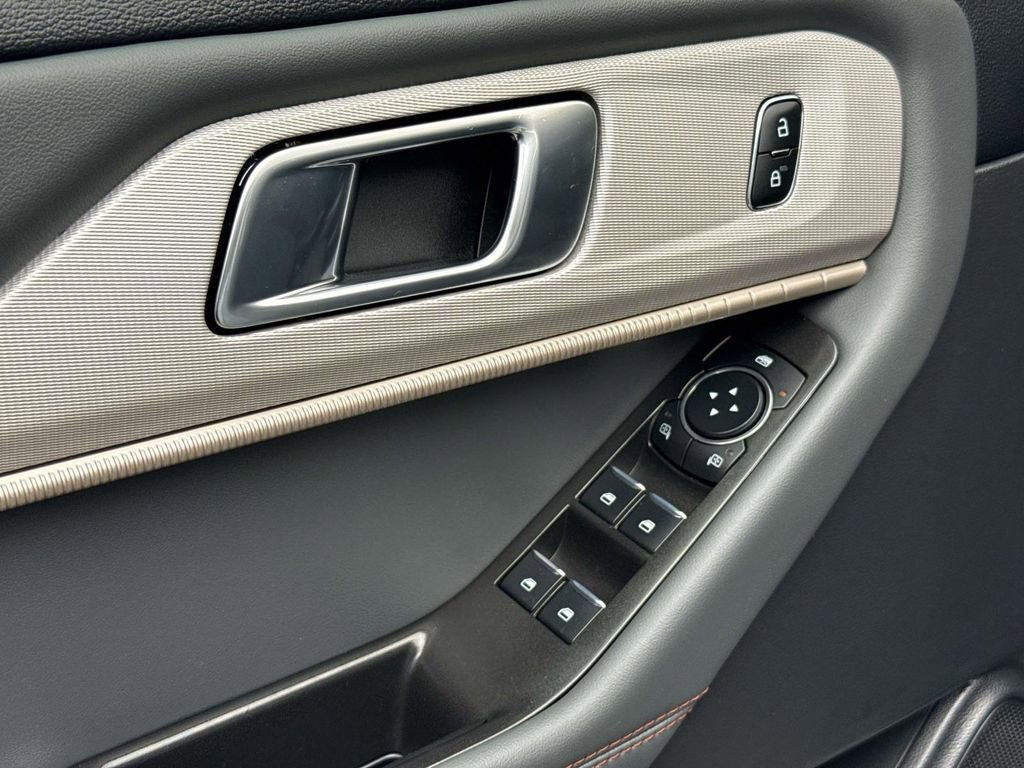 Used 2025 Ford Explorer Active image 19
