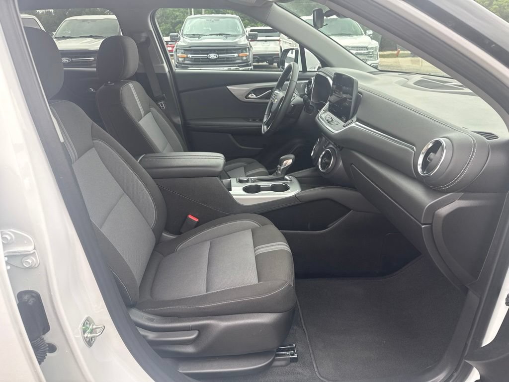 Used 2025 Chevrolet Blazer LT FWD image 9