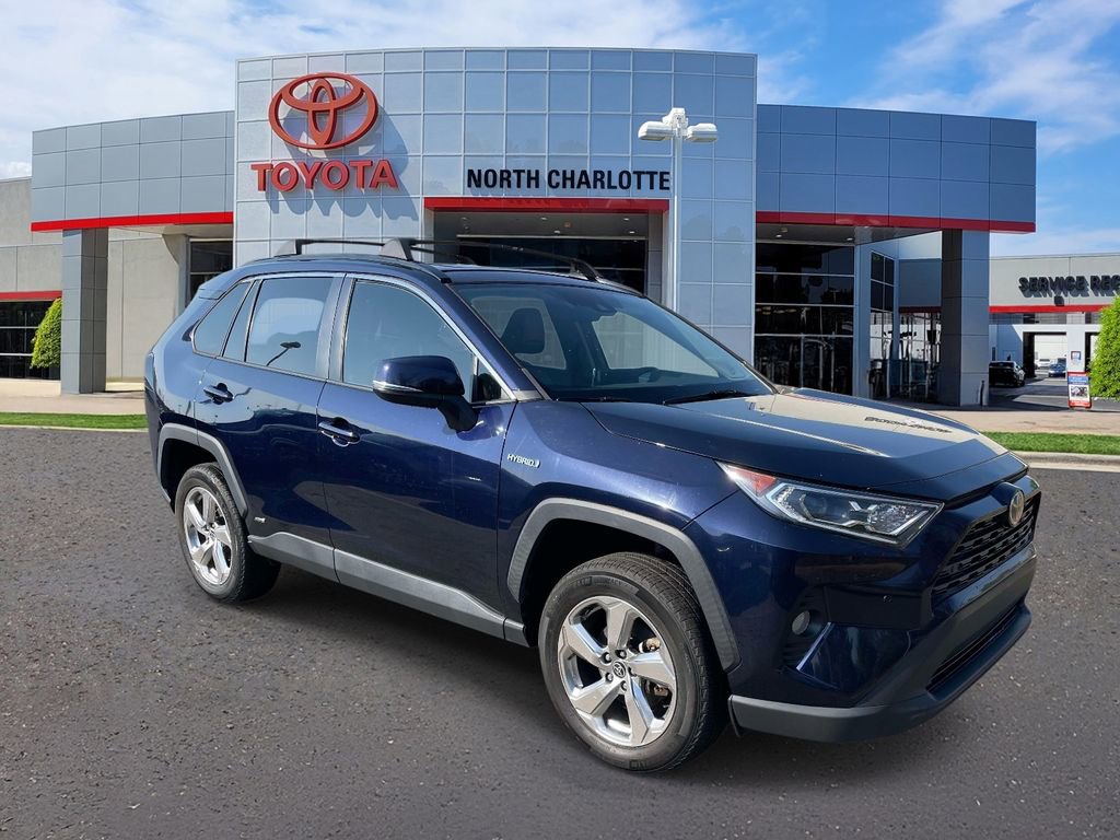 Used 2021 Toyota RAV4 XLE Premium image 3