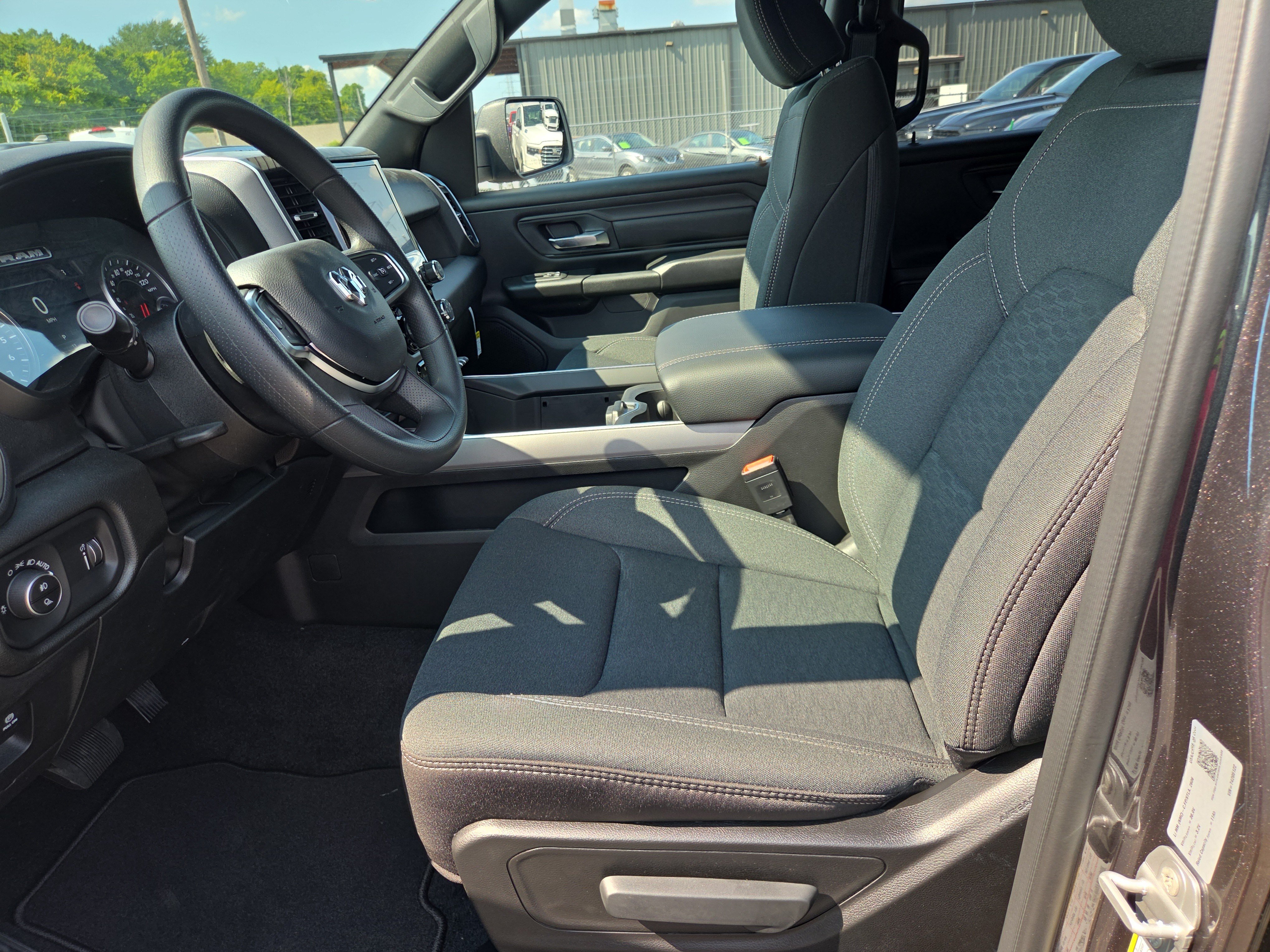 New 2026 RAM 1500 Express AWD/4WD image 4