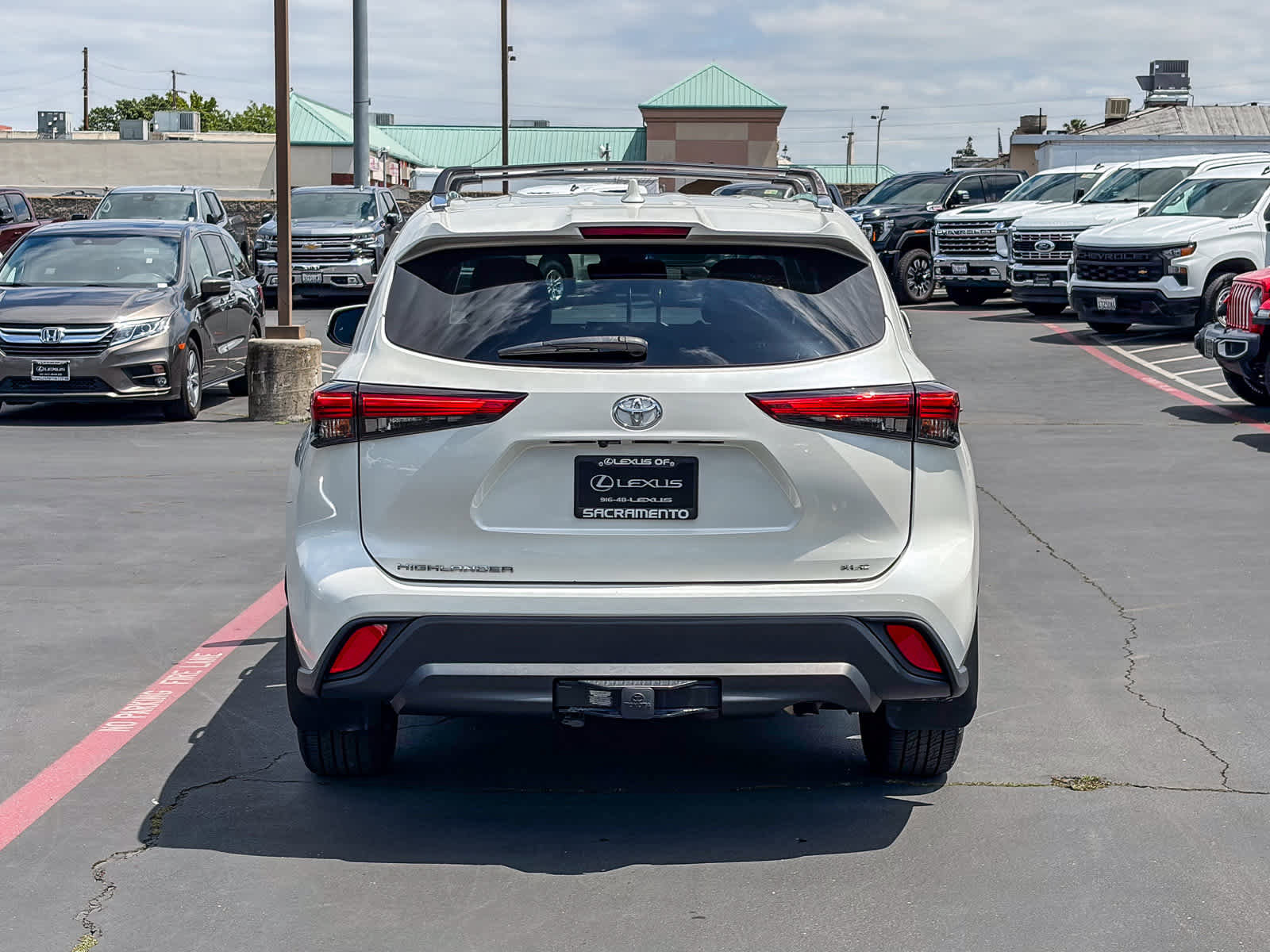 Used 2021 Toyota Highlander XLE FWD image 3