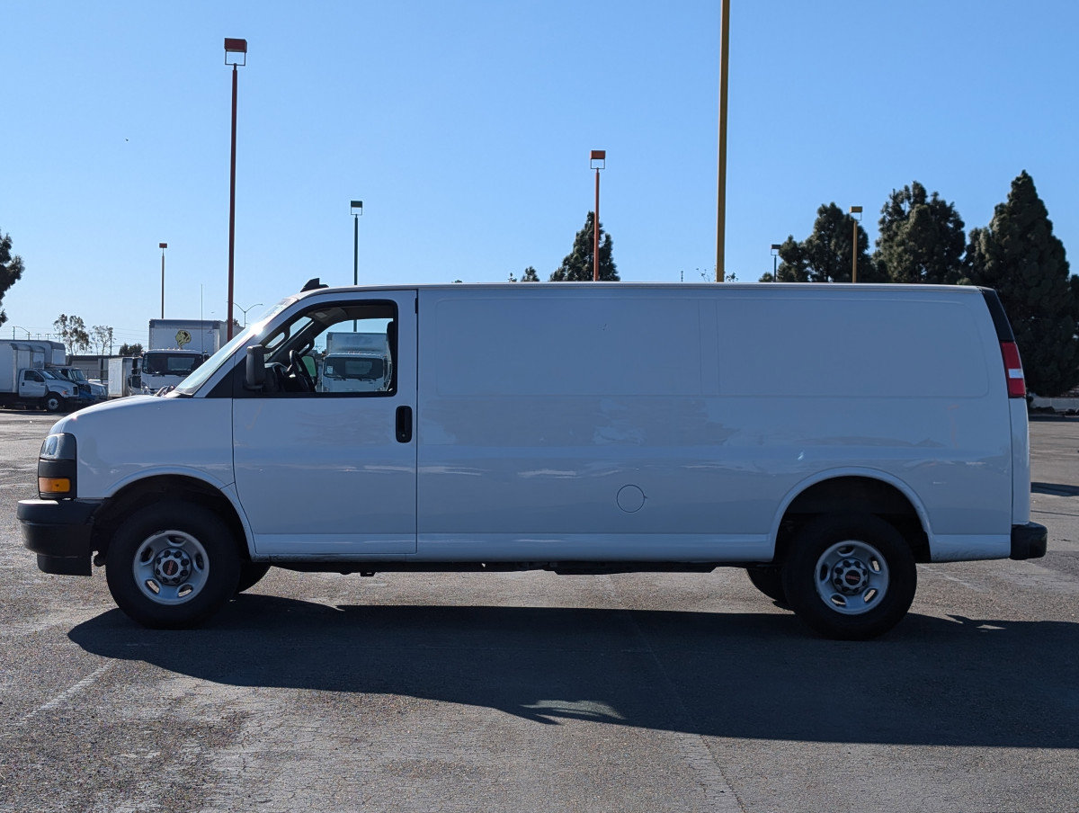 Used 2023 GMC Savana 2500 Extended Cargo Van image 4