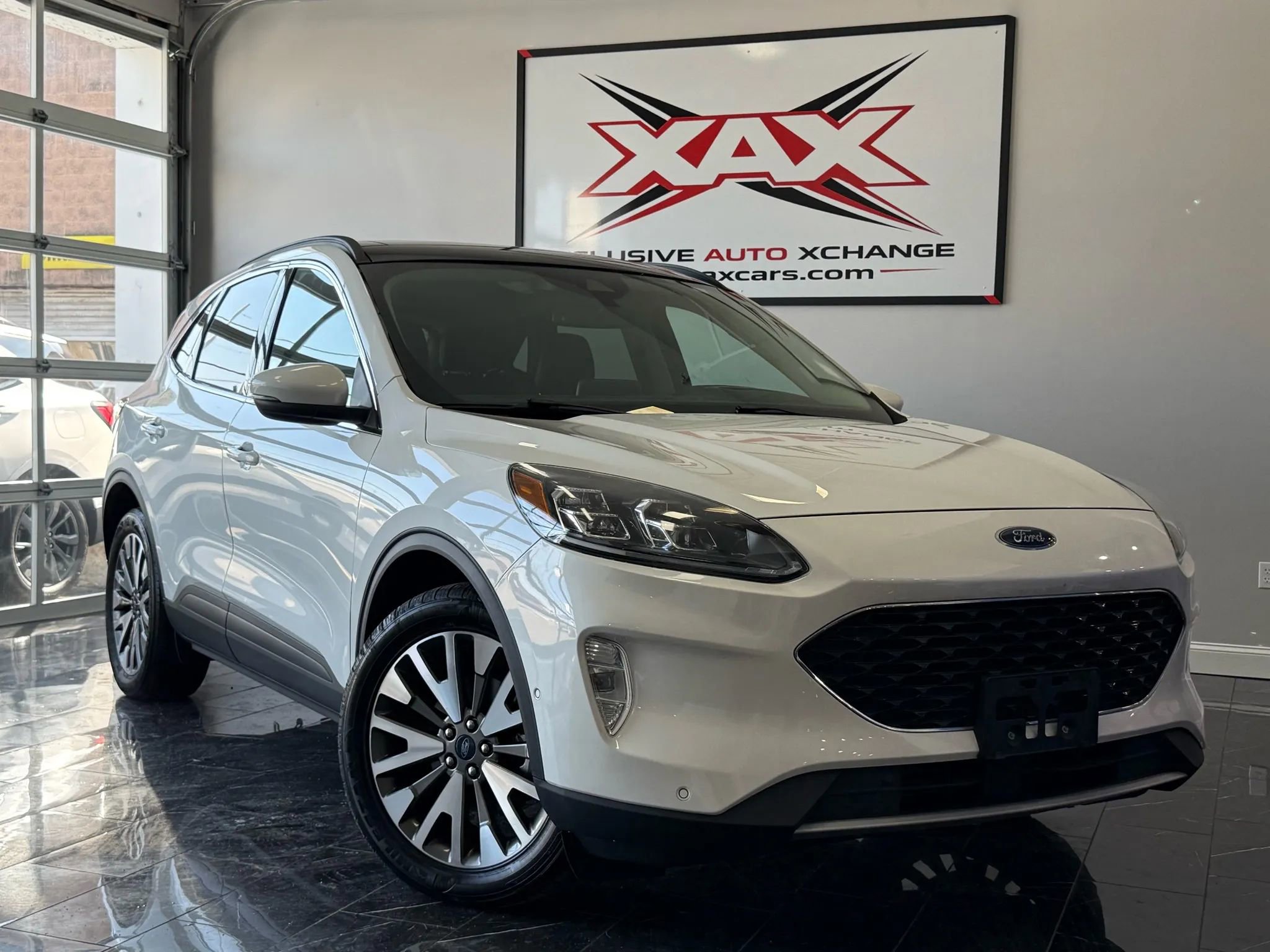 Used 2020 Ford Escape Titanium w/ Titanium Premium Package 2.0 image 1