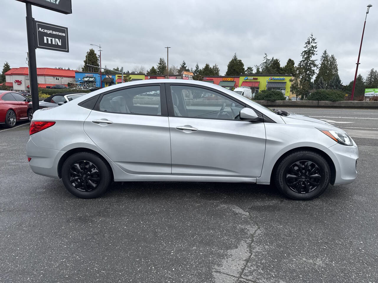 Used 2013 Hyundai Accent GLS image 6