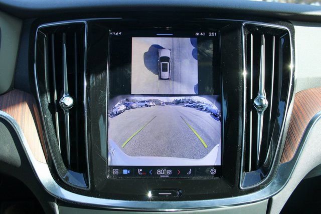 Used 2025 Volvo V60 B5 Cross Country Plus image 24