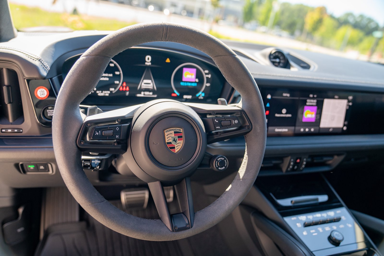 Certified 2025 Porsche Cayenne GTS AWD/4WD image 14