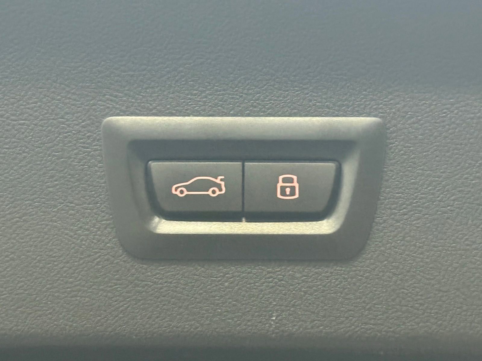 Used 2023 BMW X4 xDrive30i w/ Convenience Package image 15