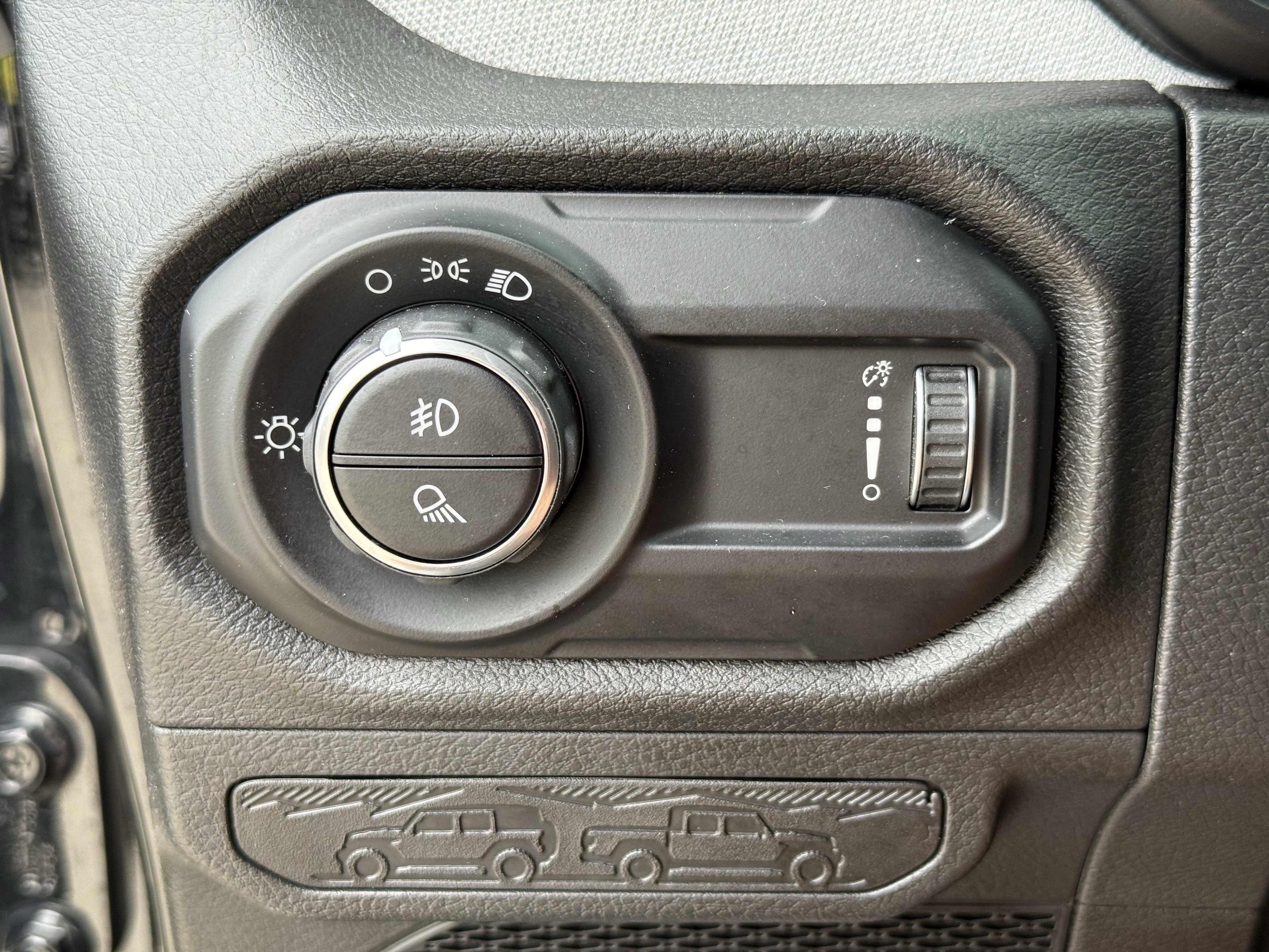 Used 2025 Jeep Gladiator Sport AWD/4WD image 26