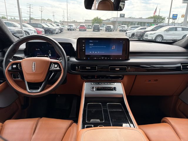 Certified 2025 Lincoln Aviator Black Label AWD/4WD image 17