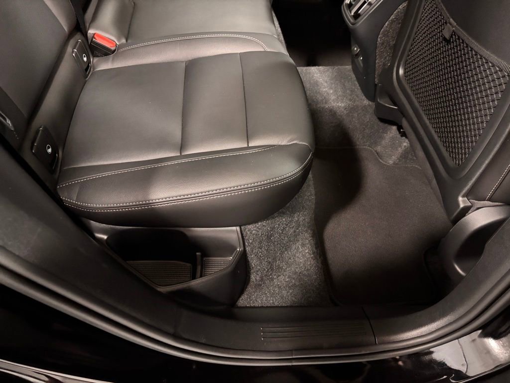 Certified 2025 Volvo XC40 B5 Plus image 23