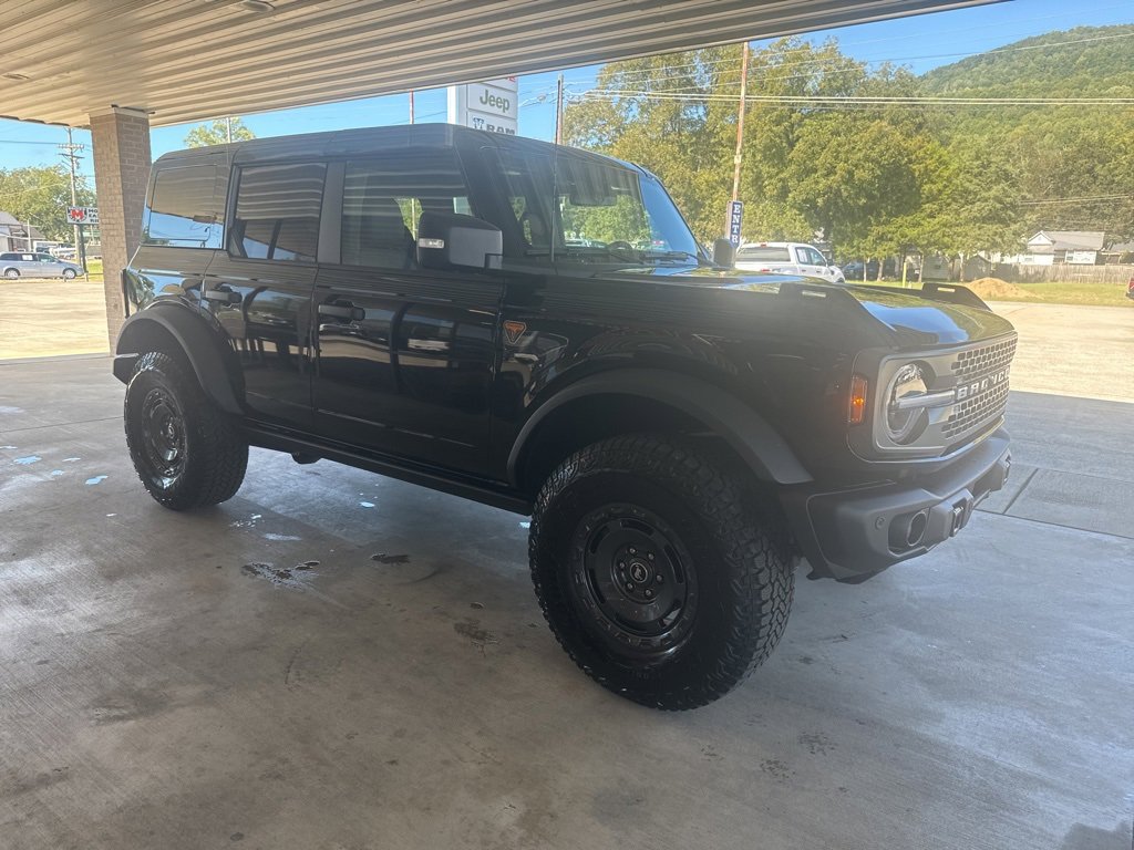 New 2025 Ford Bronco Badlands image 3