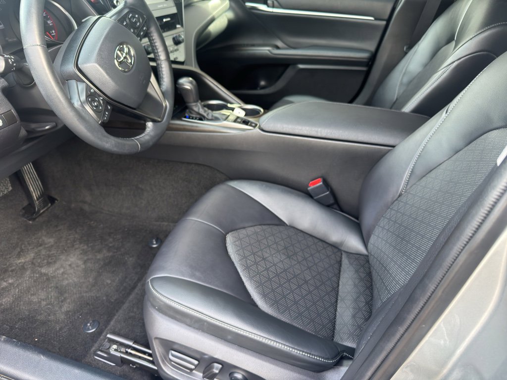 Used 2022 Toyota Camry XSE image 5