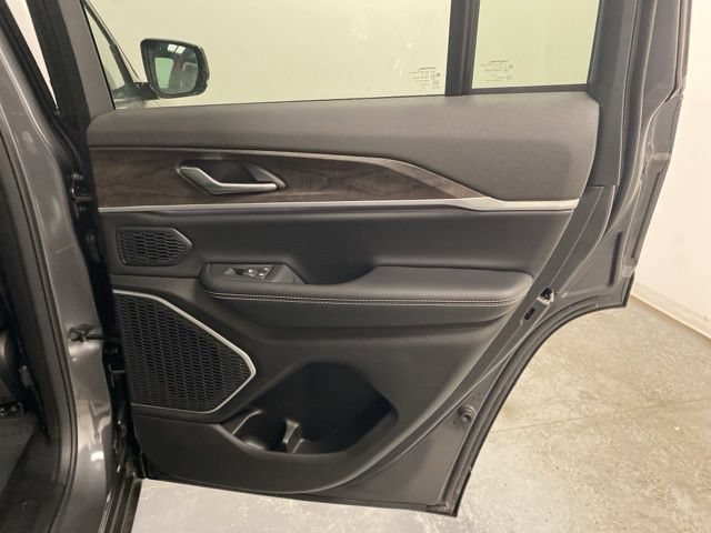 New 2026 Jeep Grand Cherokee Limited w/ Limited Altitude Package AWD/4WD image 29