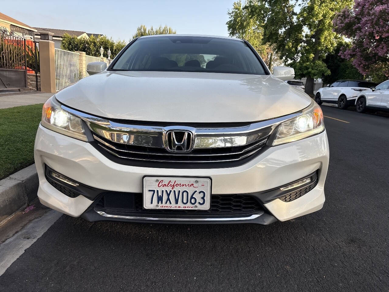 Used 2017 Honda Accord EX image 2