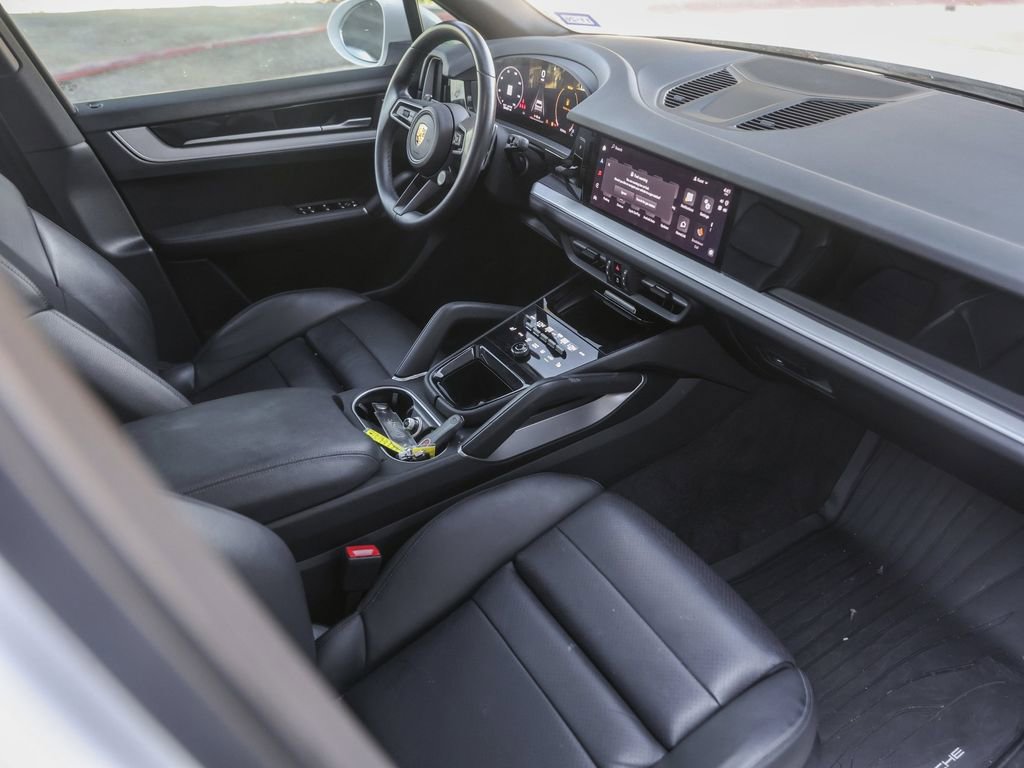 Certified 2024 Porsche Cayenne AWD/4WD image 36