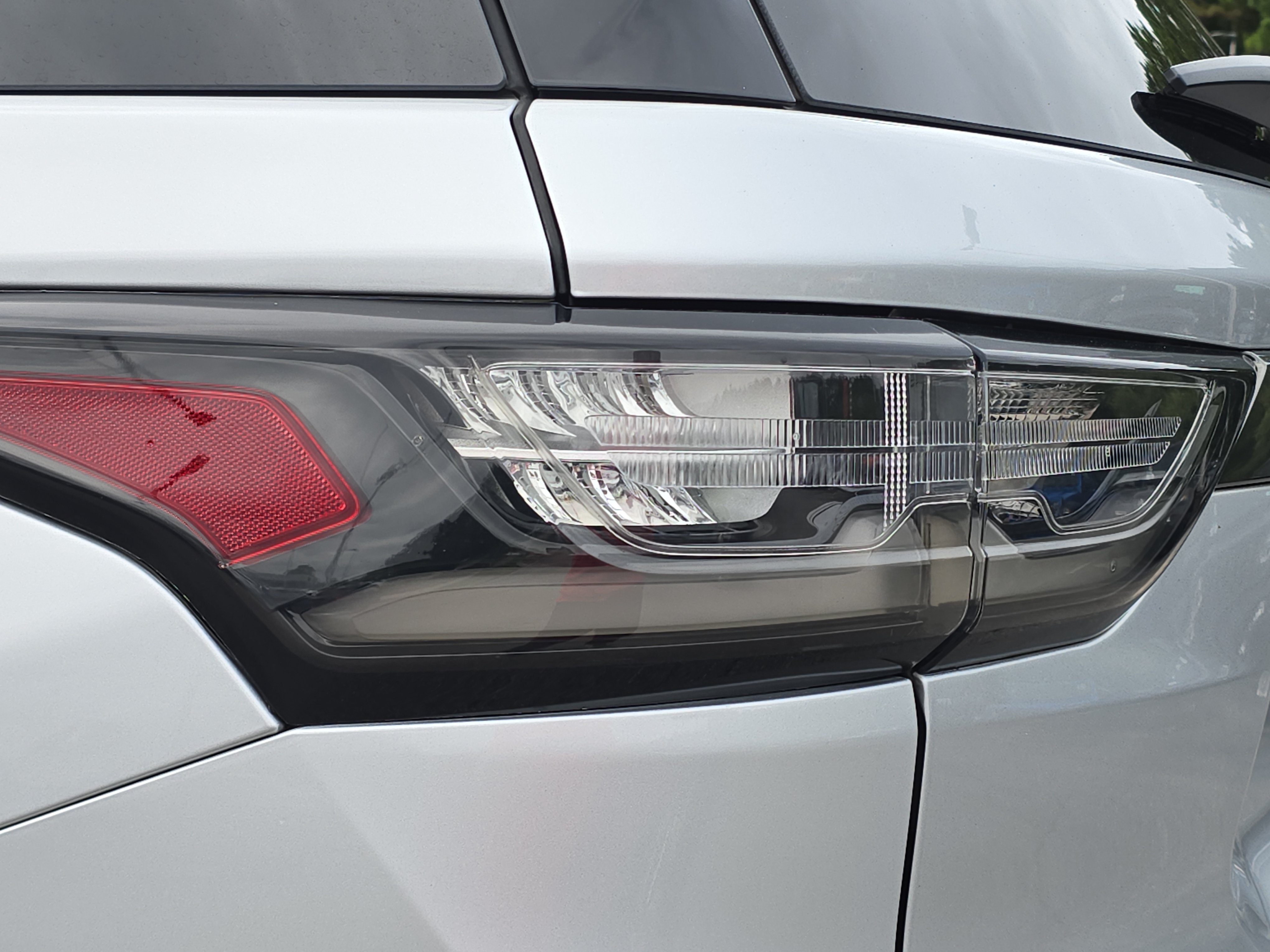 Used 2020 Chevrolet Traverse Premier w/ Redline Edition AWD/4WD image 37